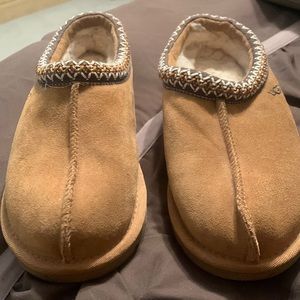 Ugg slippers/moccasins